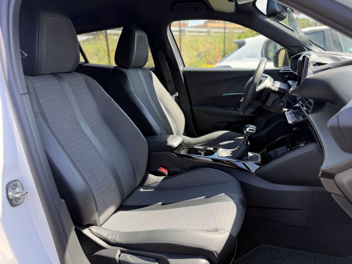 Peugeot 2008 PureTech 130 S&S EAT8 Allure Pack (11)