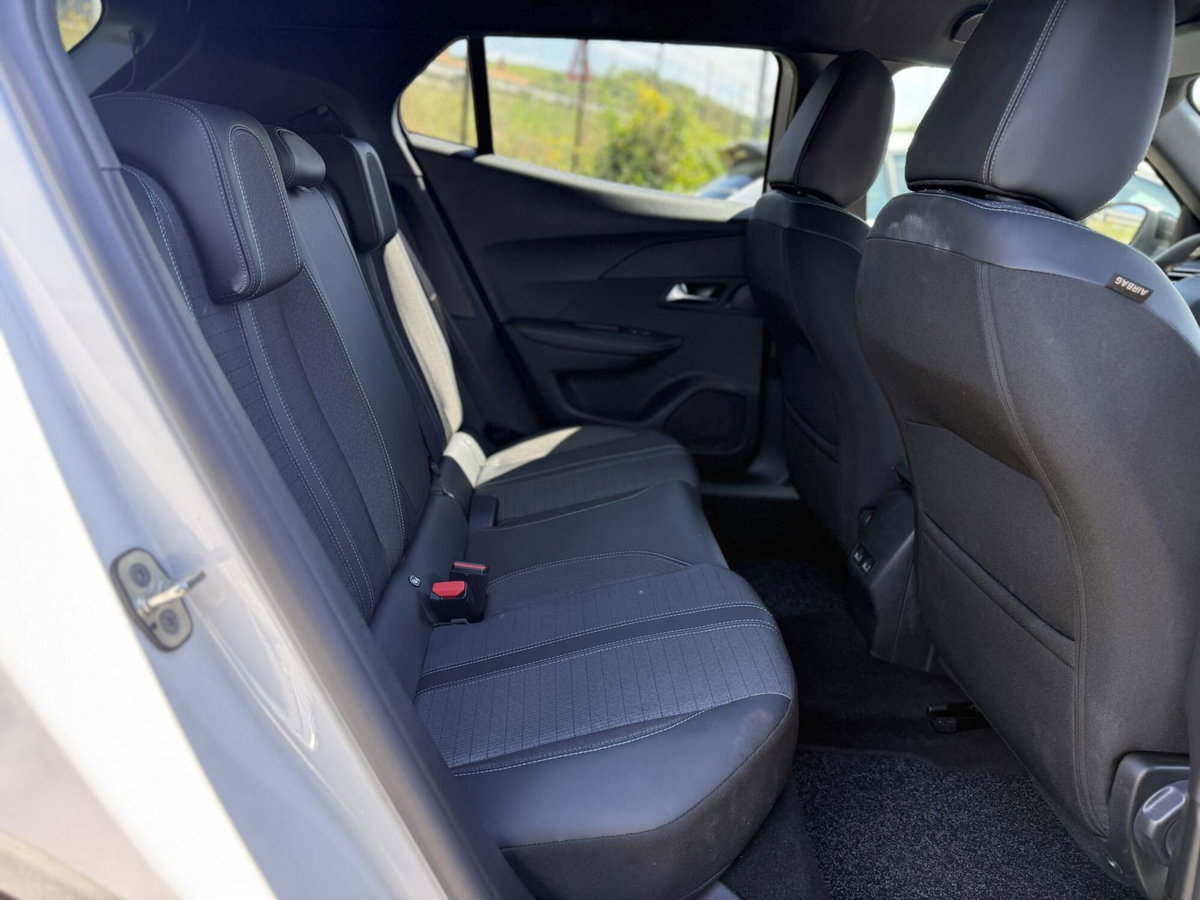Peugeot 2008 PureTech 130 S&S EAT8 Allure Pack (13)