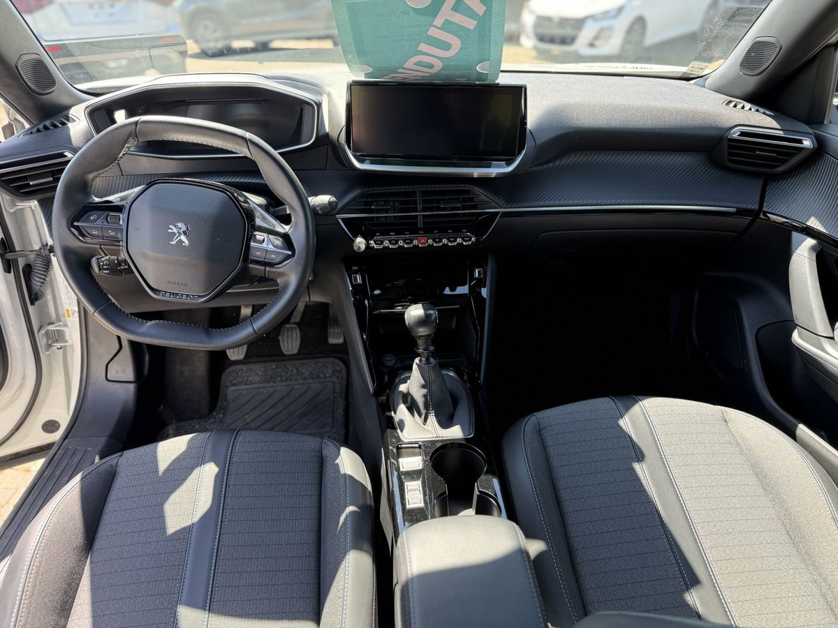 Peugeot 2008 PureTech 130 S&S EAT8 Allure Pack (9)