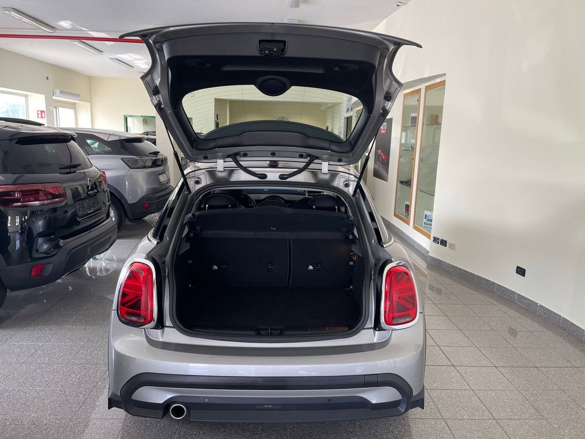 MINI Mini 1.5 Cooper Essential (8)