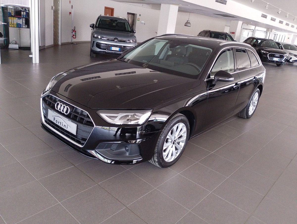Audi A4 Avant 30 TDI S tronic Business