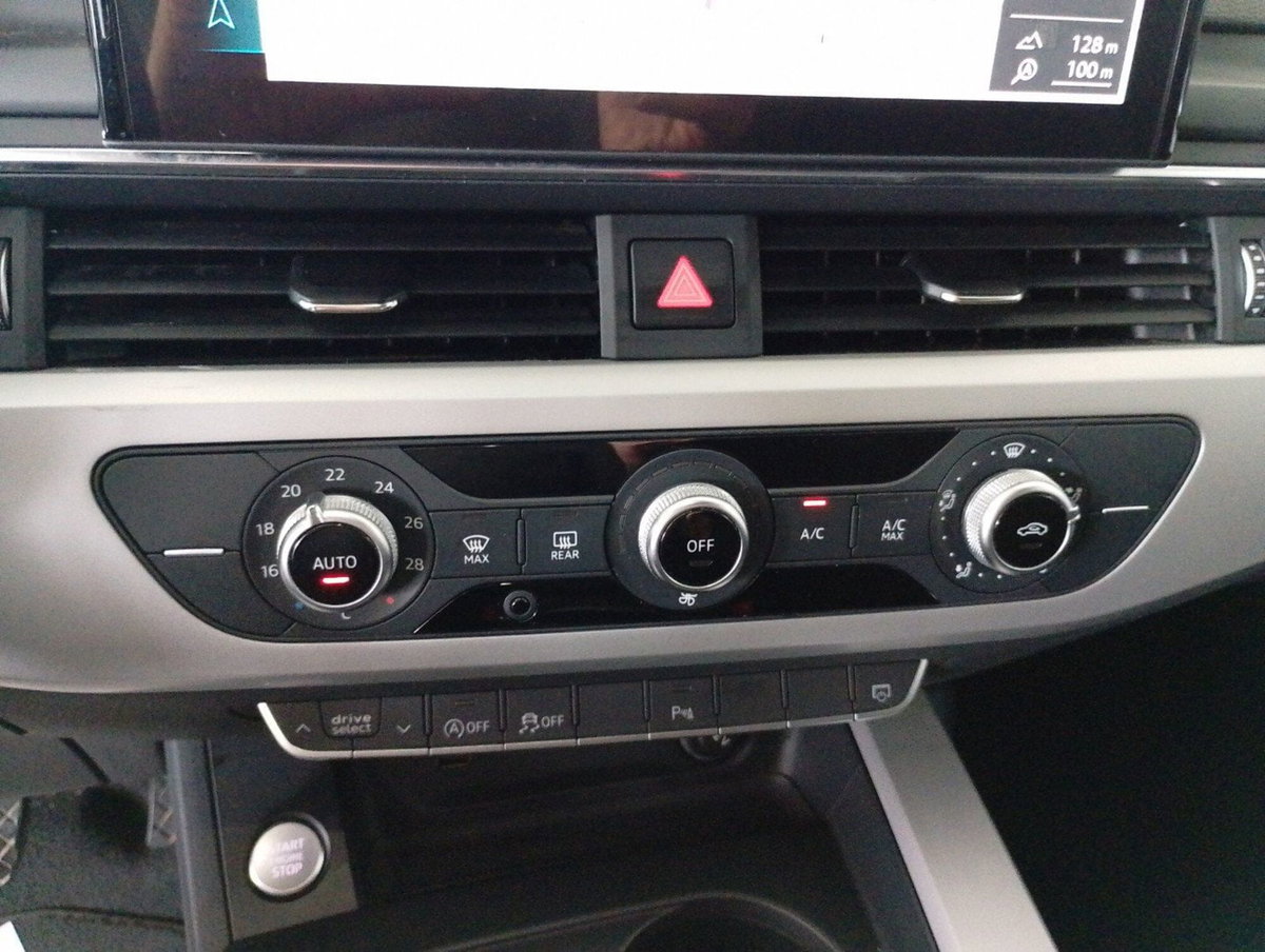 Audi A4 Avant 30 TDI S tronic Business (17)