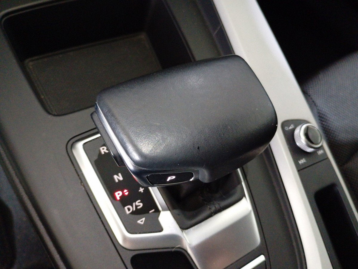Audi A4 Avant 30 TDI S tronic Business (18)