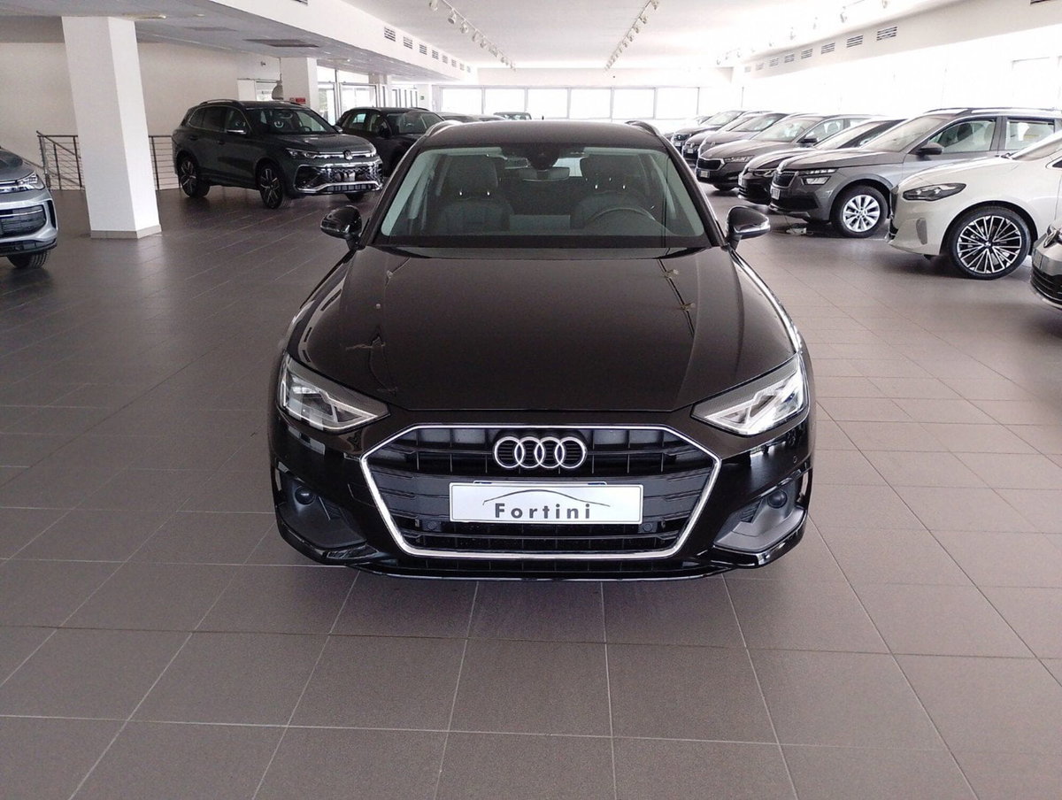 Audi A4 Avant 30 TDI S tronic Business (2)