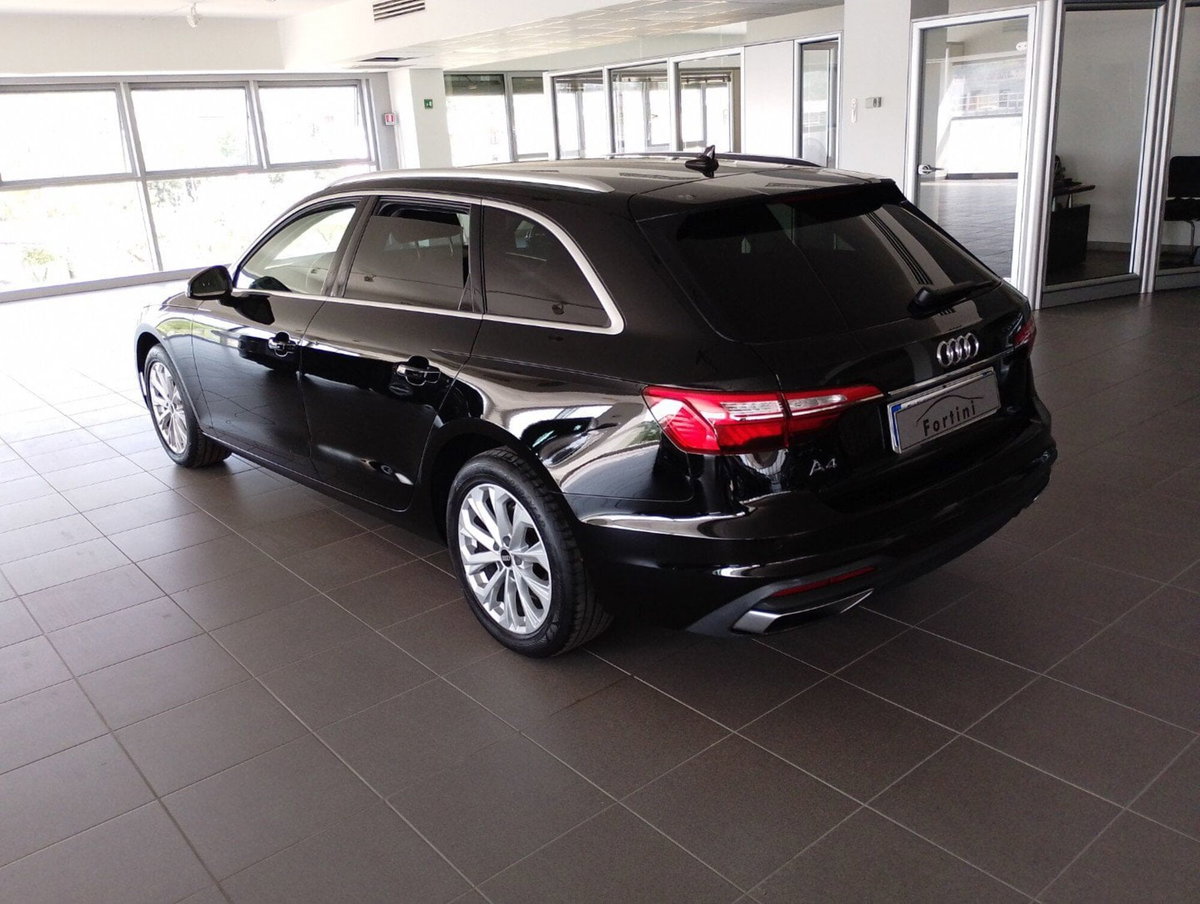 Audi A4 Avant 30 TDI S tronic Business (4)