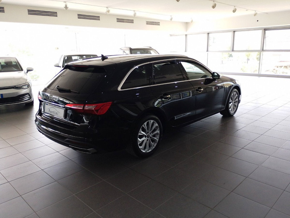 Audi A4 Avant 30 TDI S tronic Business (7)