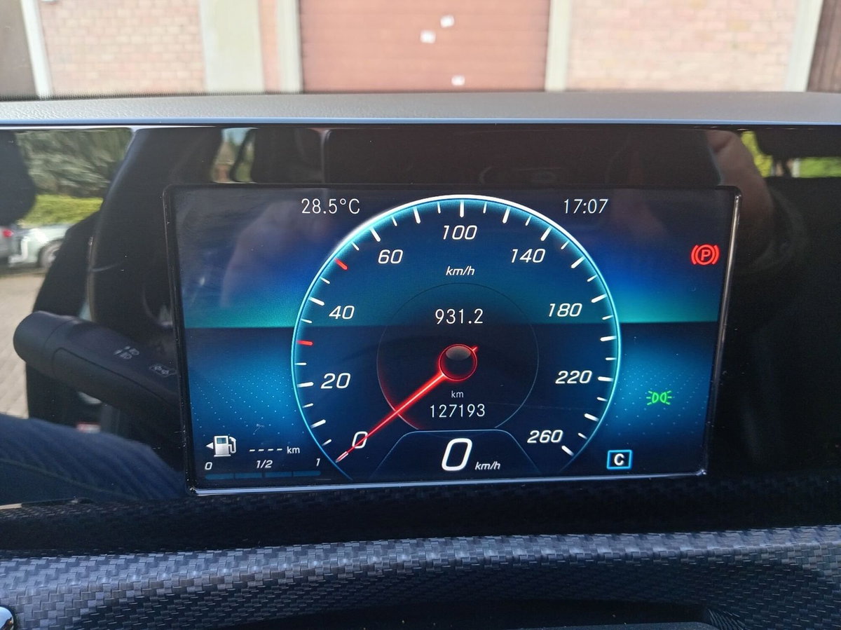 Mercedes-Benz Classe A 180 d Business (2)