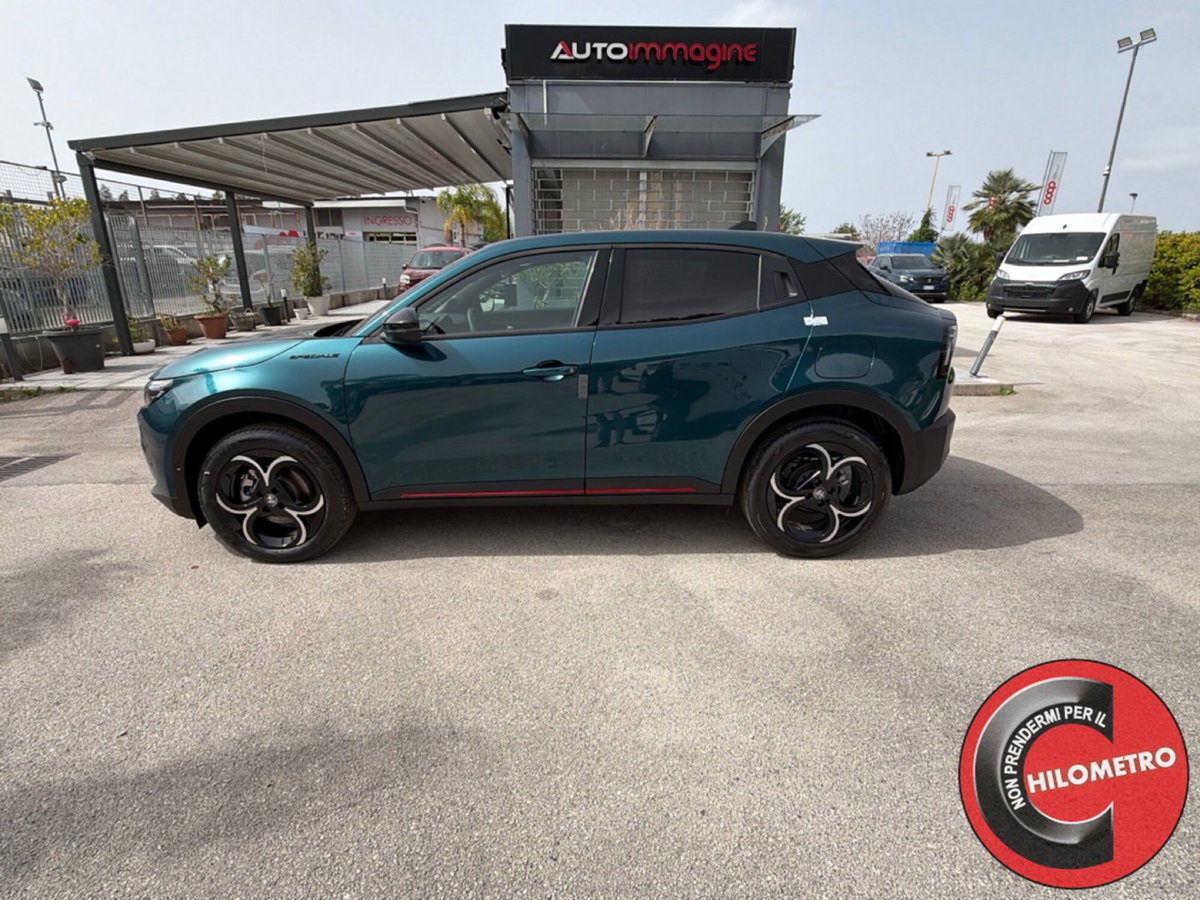 Alfa Romeo Junior 1.2 ibrida Speciale 145cv edct6 (3)