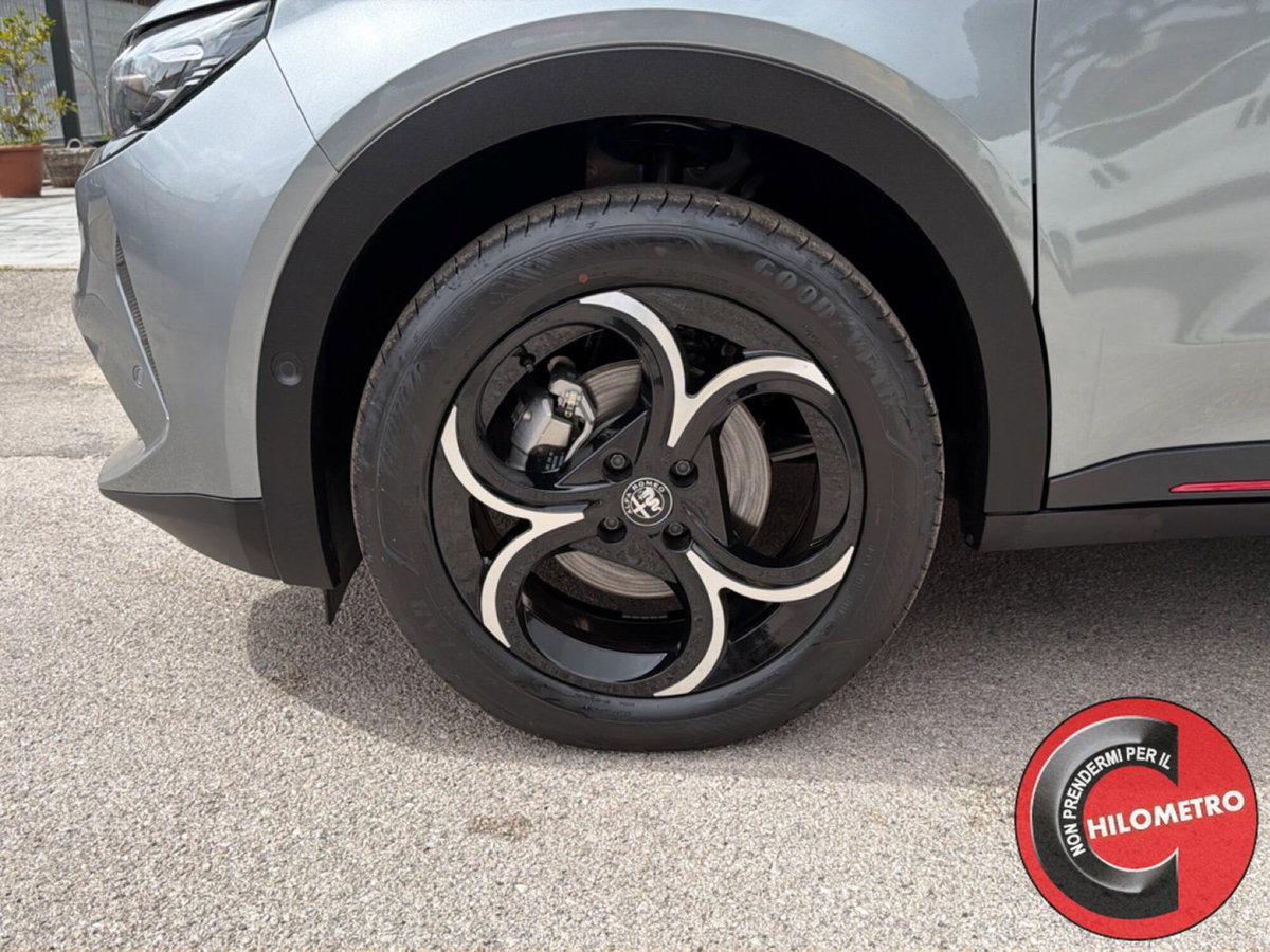 Alfa Romeo Junior 1.2 ibrida Speciale 145cv edct6 (13)