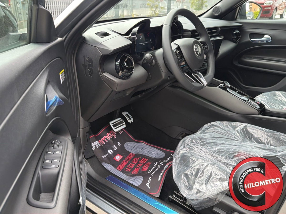 Alfa Romeo Junior 1.2 ibrida Speciale 145cv edct6 (15)