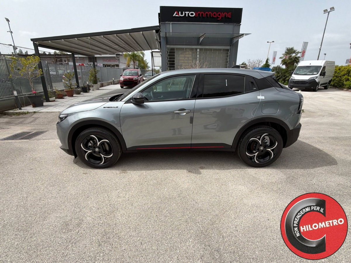 Alfa Romeo Junior 1.2 ibrida Speciale 145cv edct6 (3)