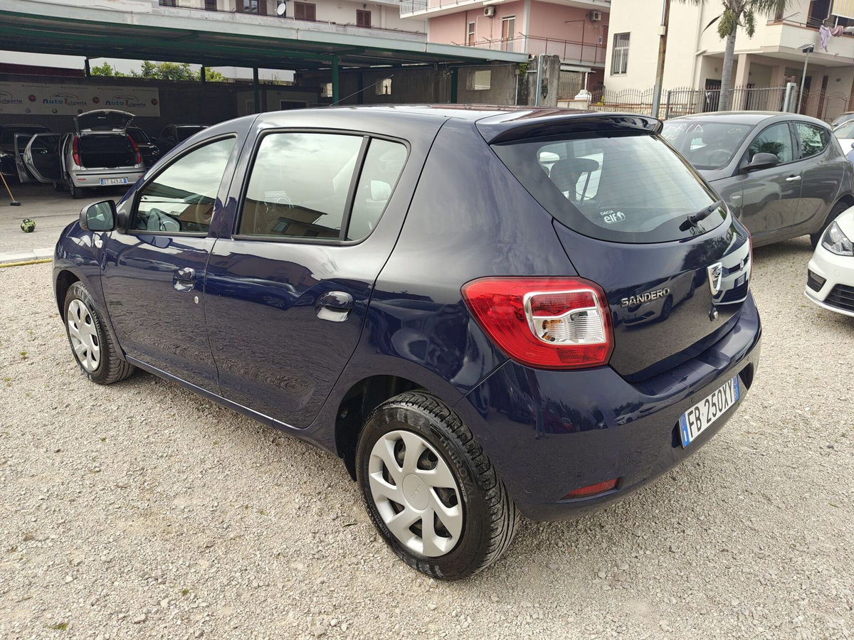 Dacia Sandero 1.5 dCi 8V 75CV Start&Stop SS Lauréate Family N1 (4)