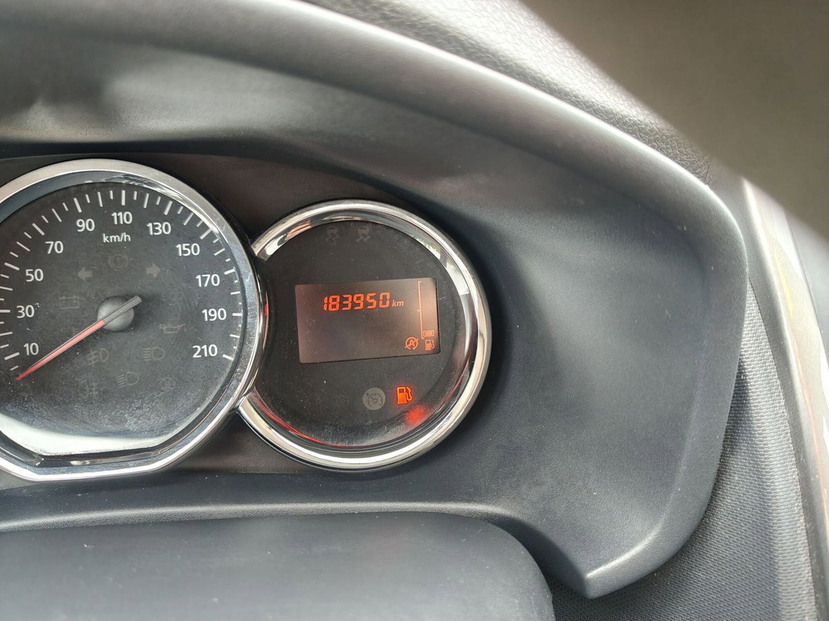 Dacia Sandero 1.5 dCi 8V 75CV Start&Stop SS Lauréate Family N1 (7)