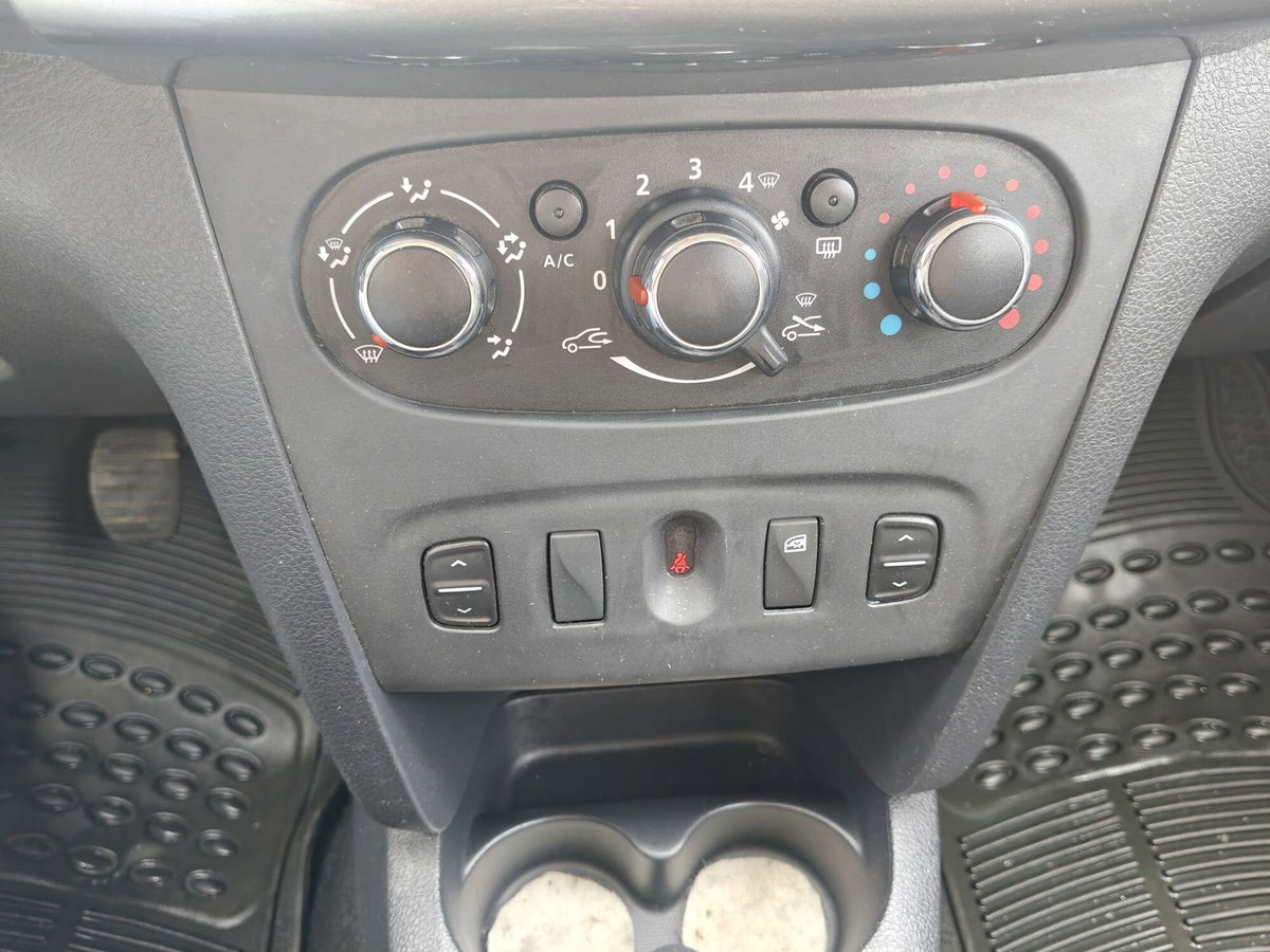 Dacia Sandero 1.5 dCi 8V 75CV Start&Stop SS Lauréate Family N1 (8)