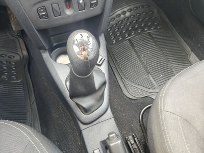 Dacia Sandero 1.5 dCi 8V 75CV Start&Stop SS Lauréate Family N1 (9)