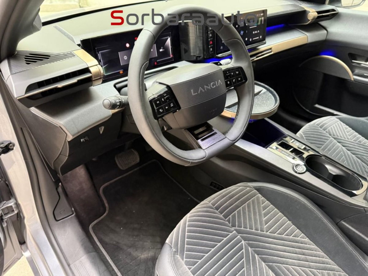 Lancia Ypsilon 54kWh LX 156cv (12)