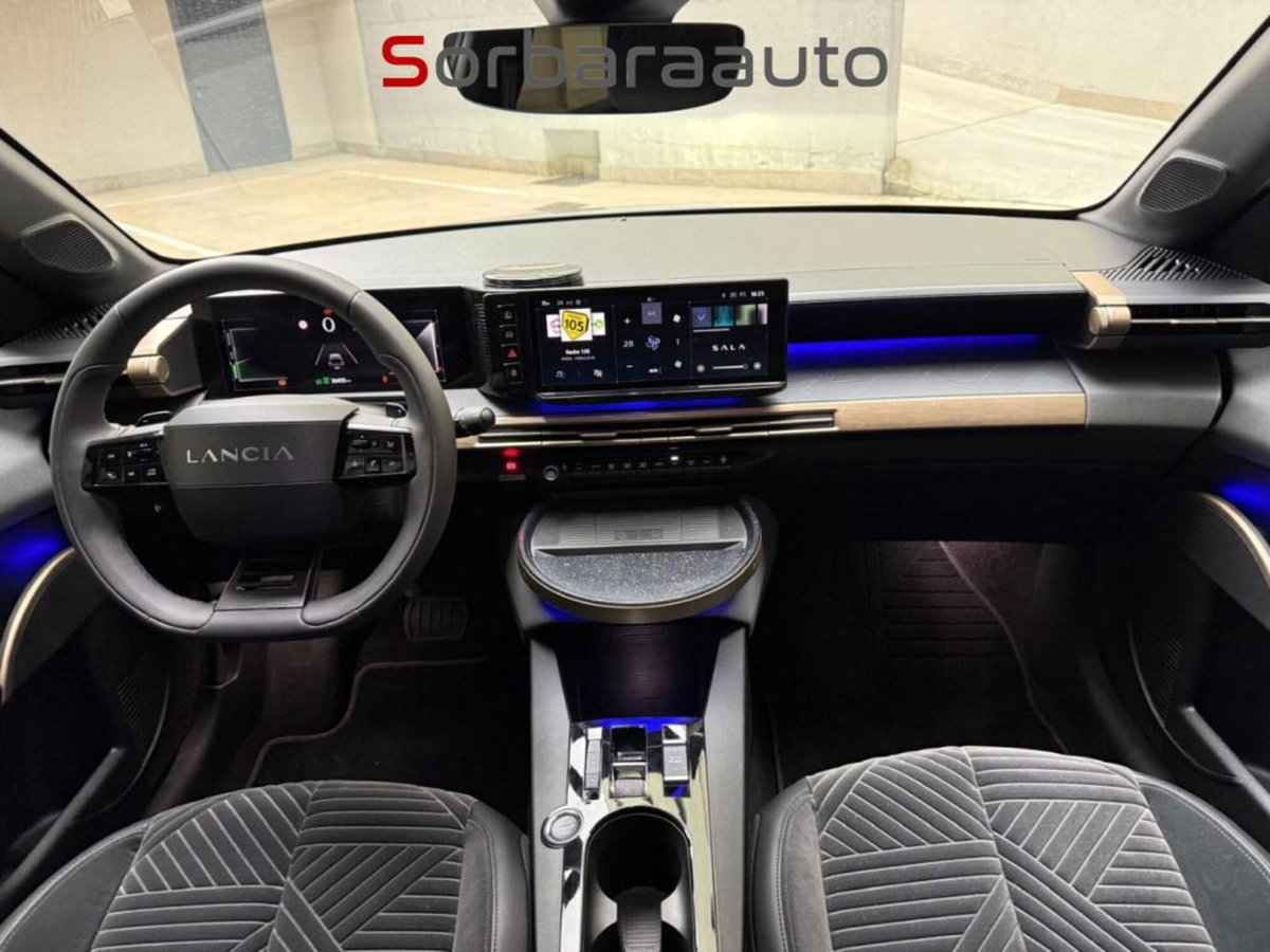 Lancia Ypsilon 54kWh LX 156cv (14)