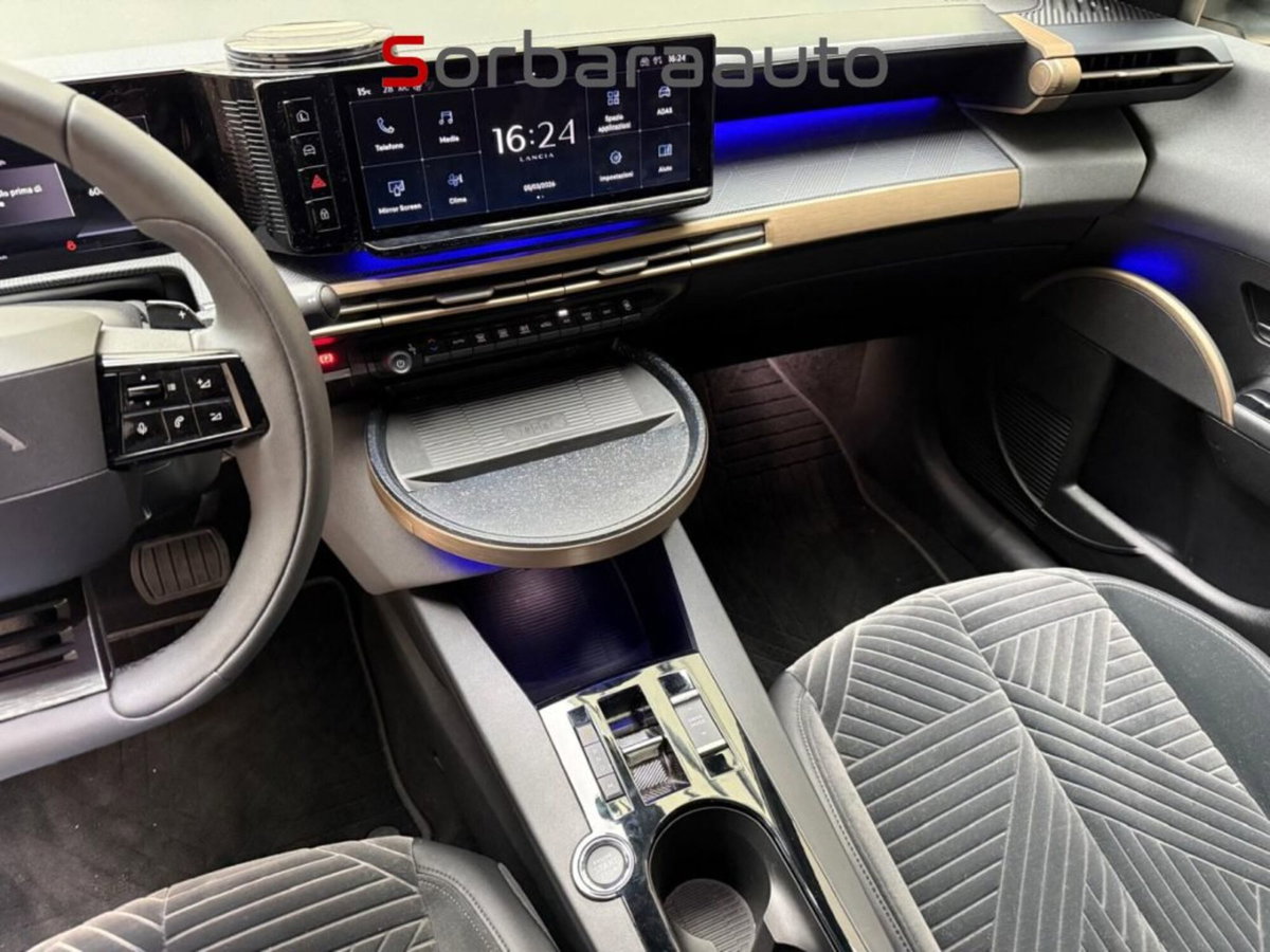 Lancia Ypsilon 54kWh LX 156cv (16)