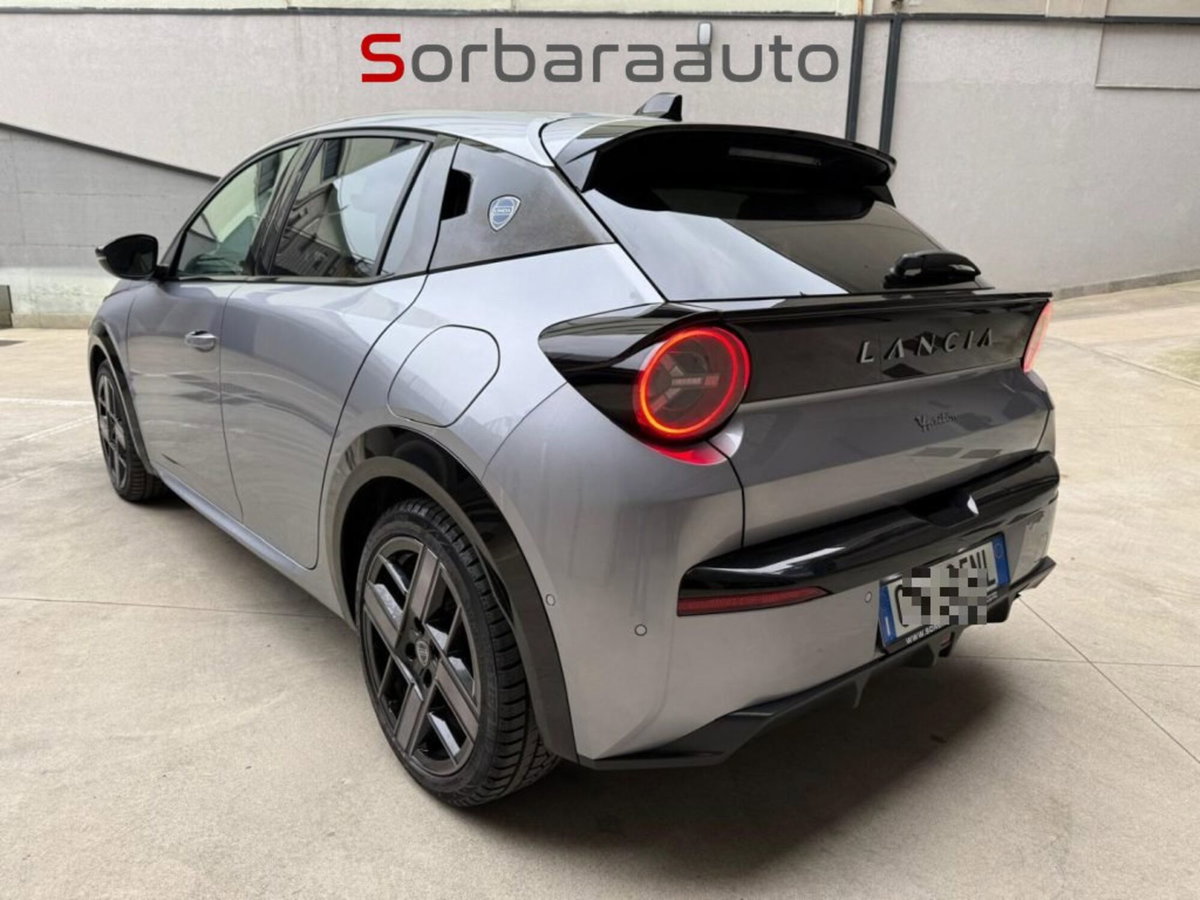 Lancia Ypsilon 54kWh LX 156cv (3)
