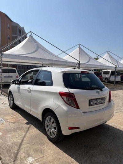 Toyota Yaris 1.0 3 porte Cool (3)