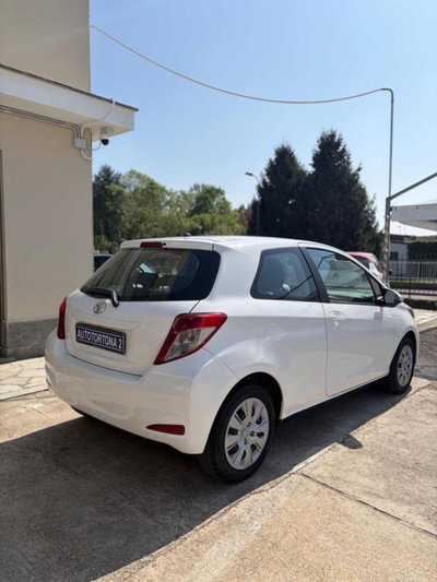 Toyota Yaris 1.0 3 porte Cool (4)