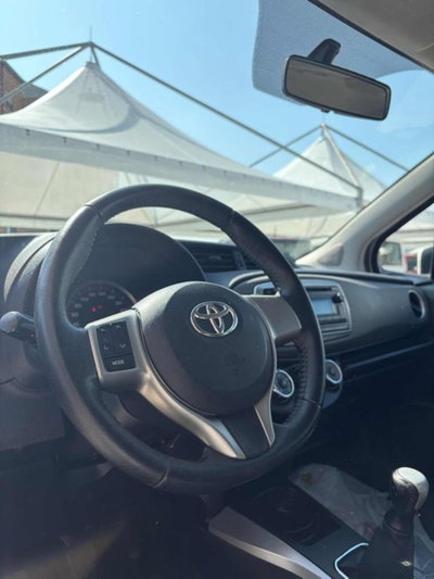 Toyota Yaris 1.0 3 porte Cool (6)