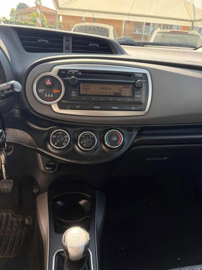 Toyota Yaris 1.0 3 porte Cool (8)