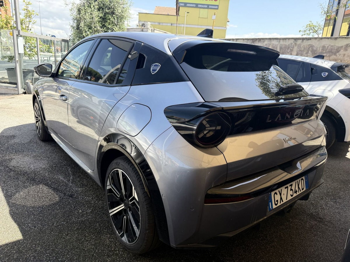 Lancia Ypsilon 1.2 mhev LX 110cv e-dct (5)