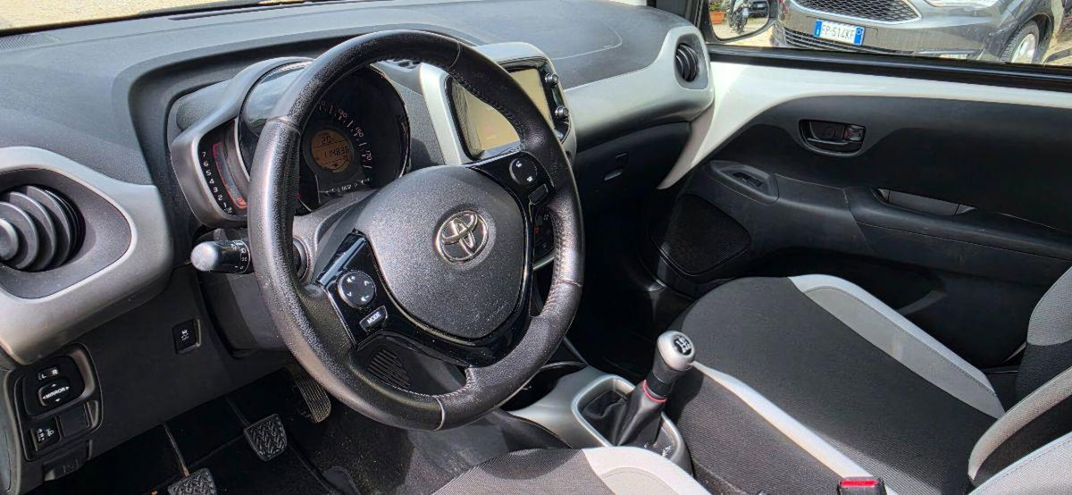 Toyota Aygo 1.0 VVT-i 69 CV 5 porte x-play (10)
