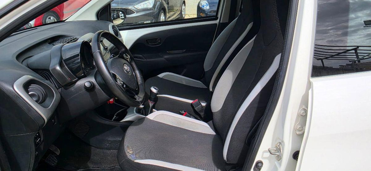 Toyota Aygo 1.0 VVT-i 69 CV 5 porte x-play (11)