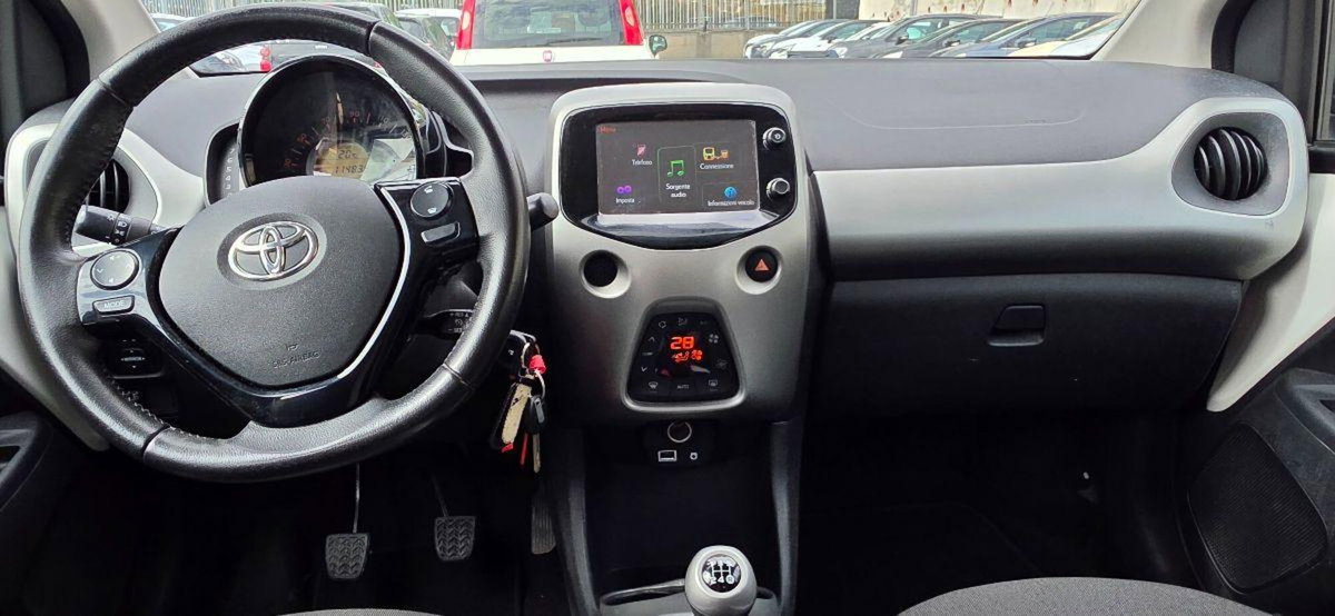 Toyota Aygo 1.0 VVT-i 69 CV 5 porte x-play (19)