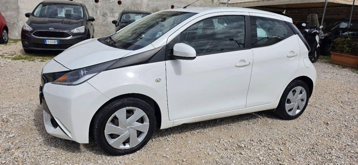 Toyota Aygo 1.0 VVT-i 69 CV 5 porte x-play (3)