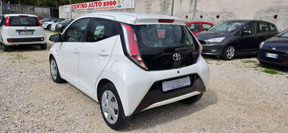 Toyota Aygo 1.0 VVT-i 69 CV 5 porte x-play (5)