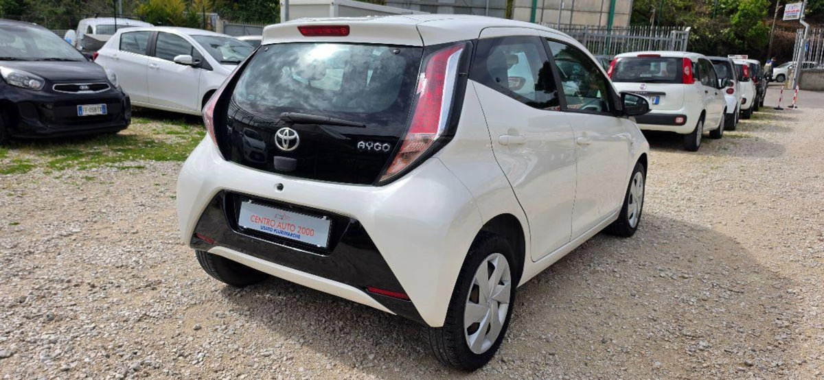 Toyota Aygo 1.0 VVT-i 69 CV 5 porte x-play (6)