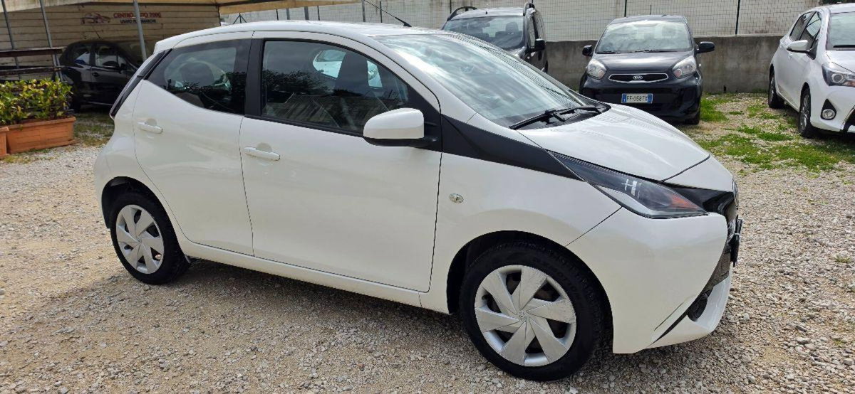 Toyota Aygo 1.0 VVT-i 69 CV 5 porte x-play (8)