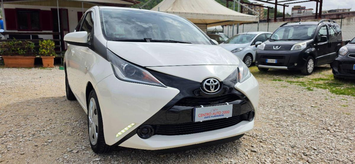 Toyota Aygo 1.0 VVT-i 69 CV 5 porte x-play (9)