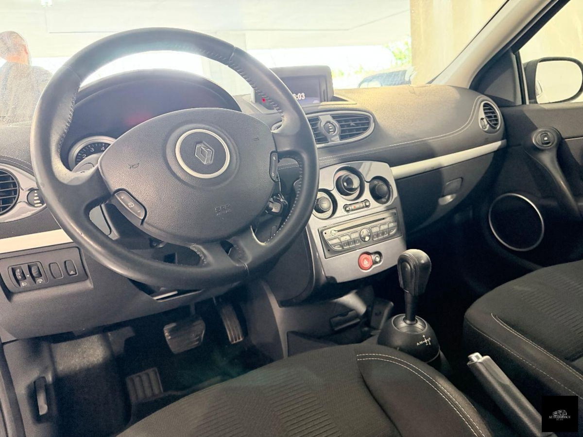 Renault Clio 1.2 16V 5 porte Dynamique (11)