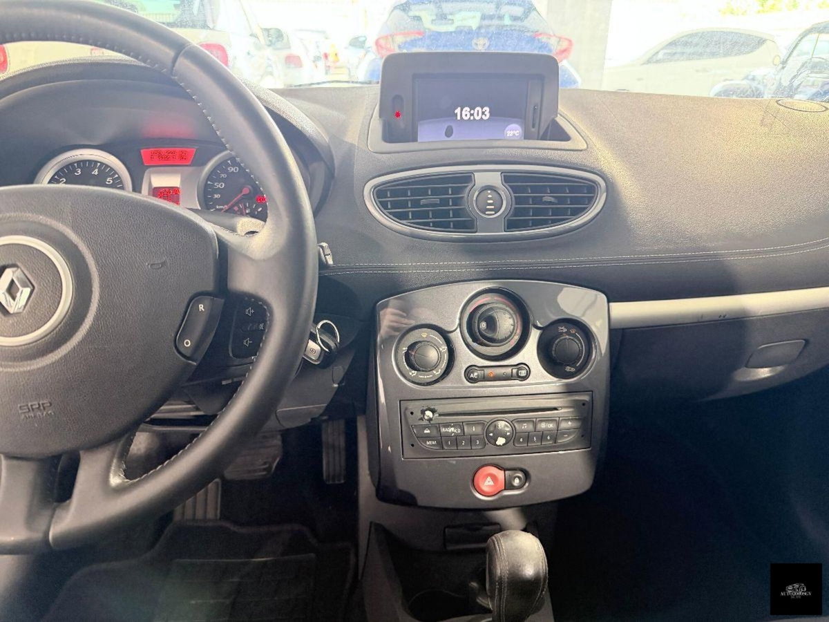 Renault Clio 1.2 16V 5 porte Dynamique (9)