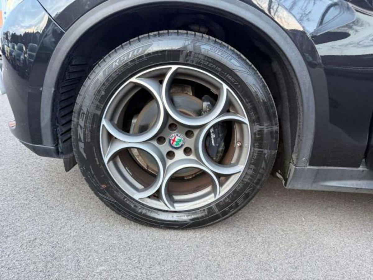 Alfa Romeo Stelvio 2.2 t Sprint Q4 210cv auto (15)
