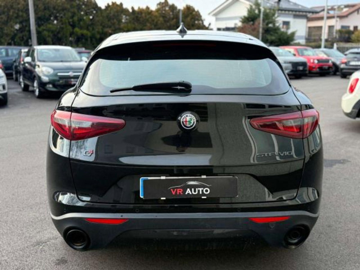 Alfa Romeo Stelvio 2.2 t Sprint Q4 210cv auto (5)