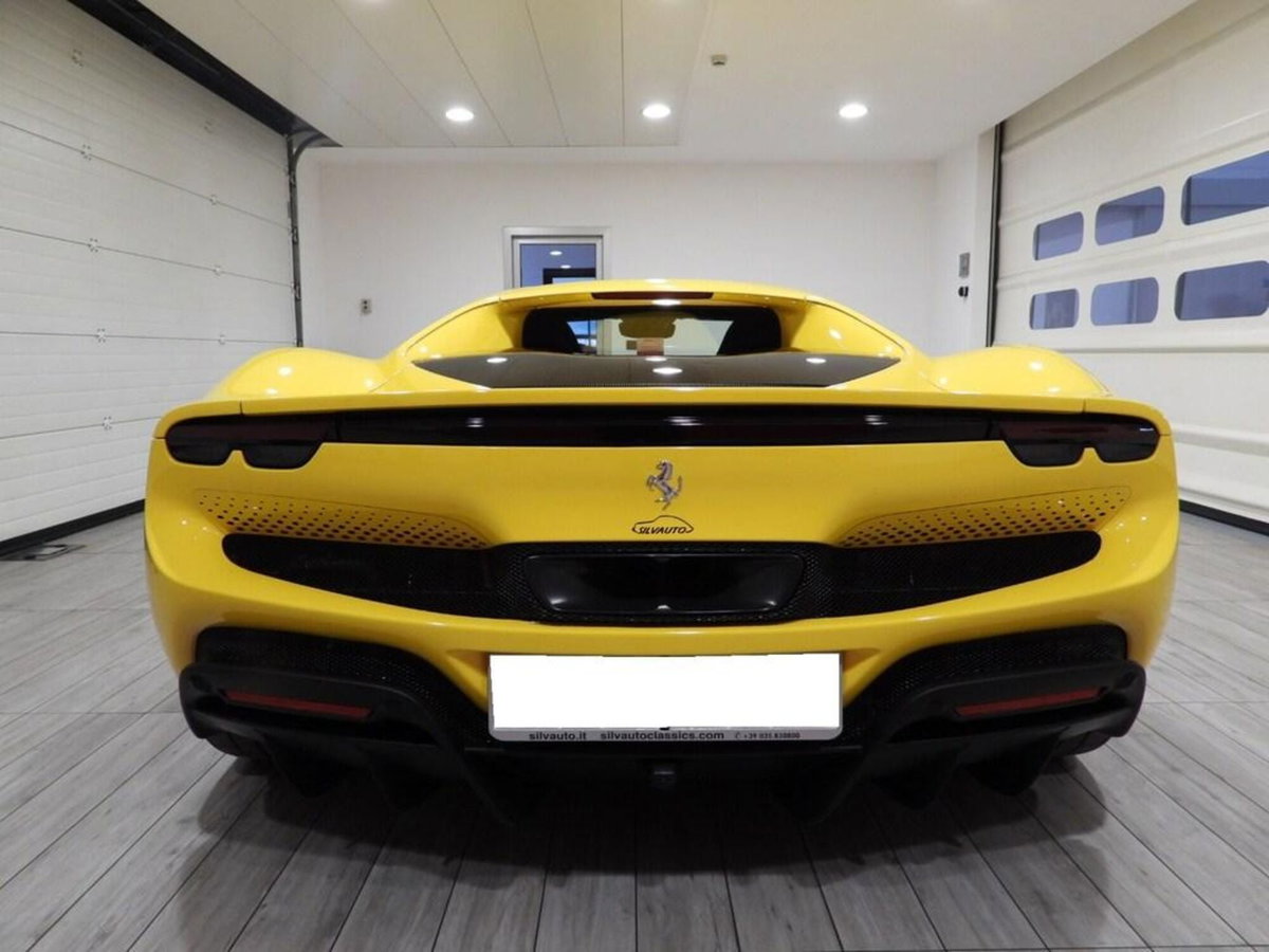 Ferrari 296 Coupé 3.0 GTB (2)