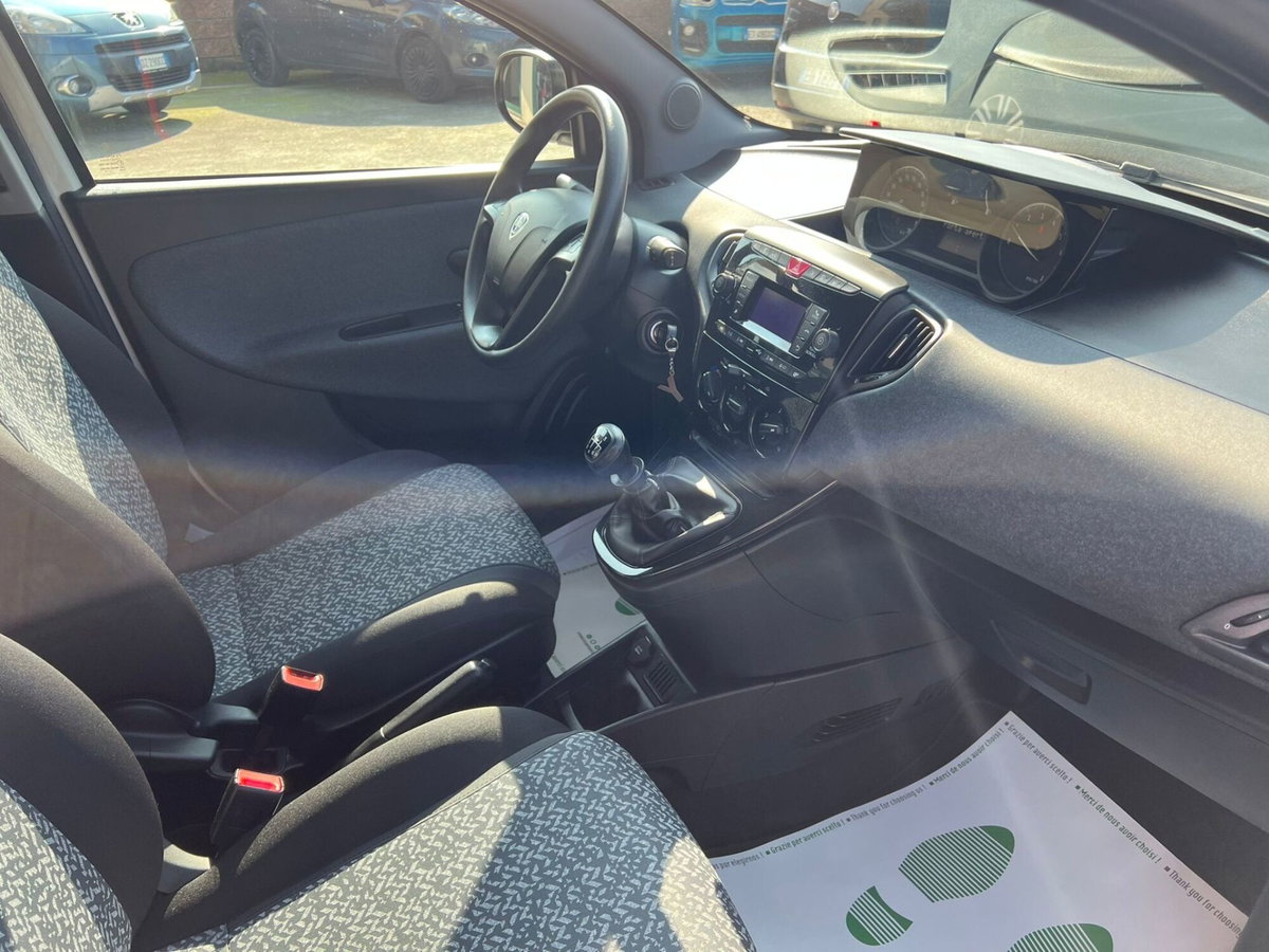 Lancia Ypsilon 1.0 FireFly 5 porte S&S Hybrid Ecochic Silver (11)