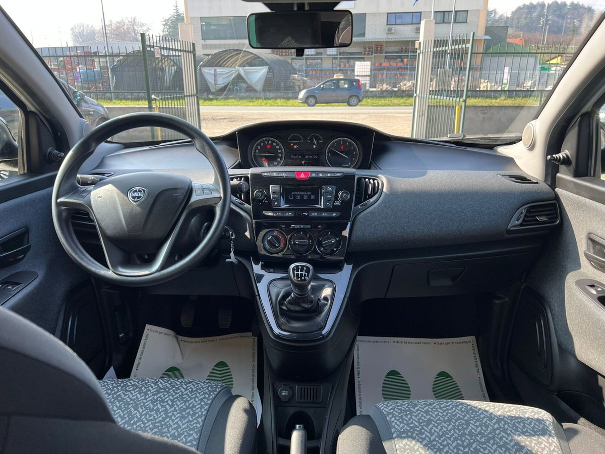 Lancia Ypsilon 1.0 FireFly 5 porte S&S Hybrid Ecochic Silver (12)