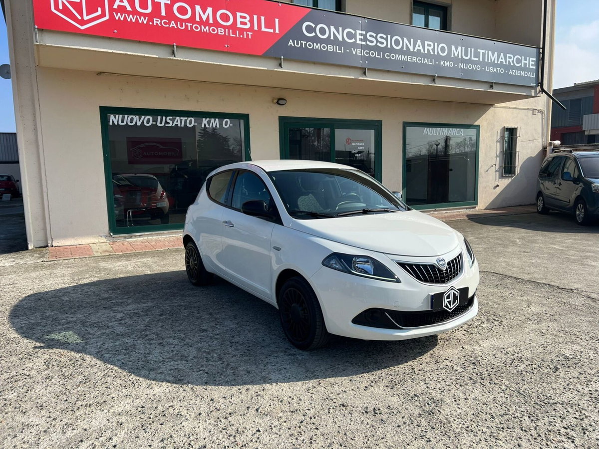 Lancia Ypsilon 1.0 FireFly 5 porte S&S Hybrid Ecochic Silver (2)