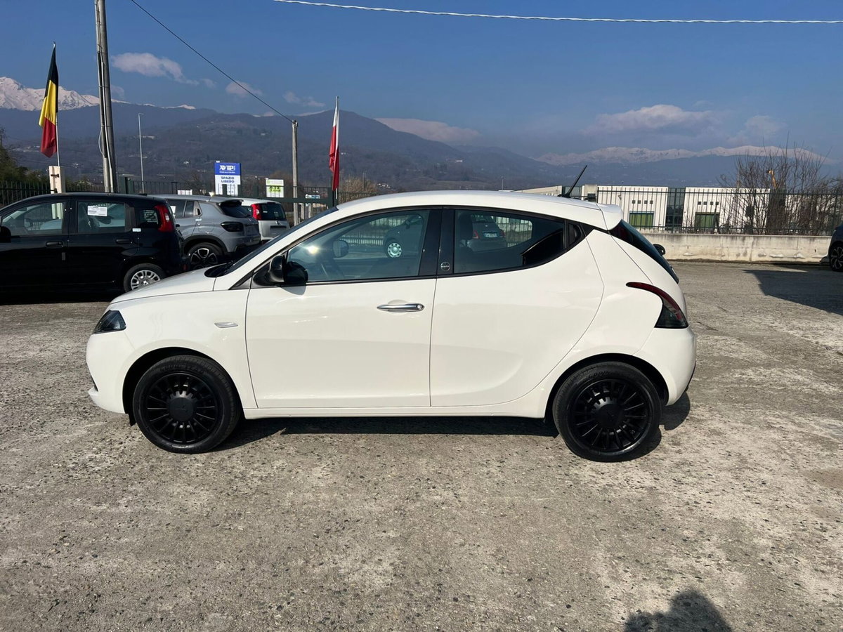 Lancia Ypsilon 1.0 FireFly 5 porte S&S Hybrid Ecochic Silver (7)