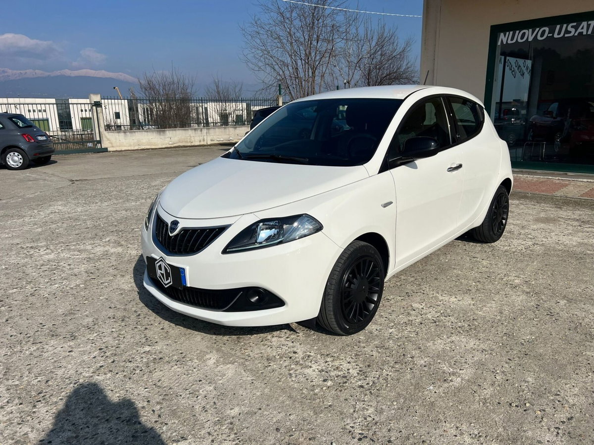 Lancia Ypsilon 1.0 FireFly 5 porte S&S Hybrid Ecochic Silver (8)