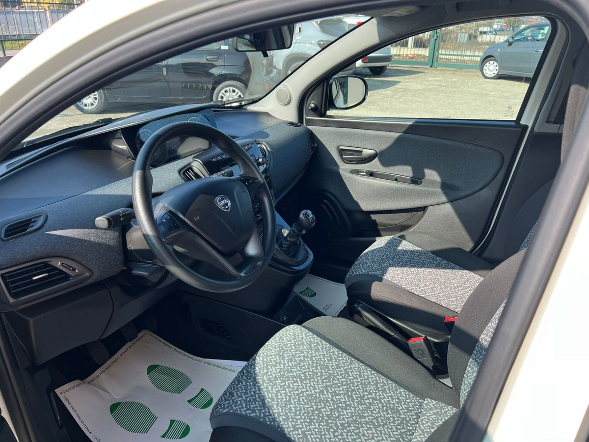 Lancia Ypsilon 1.0 FireFly 5 porte S&S Hybrid Ecochic Silver (9)