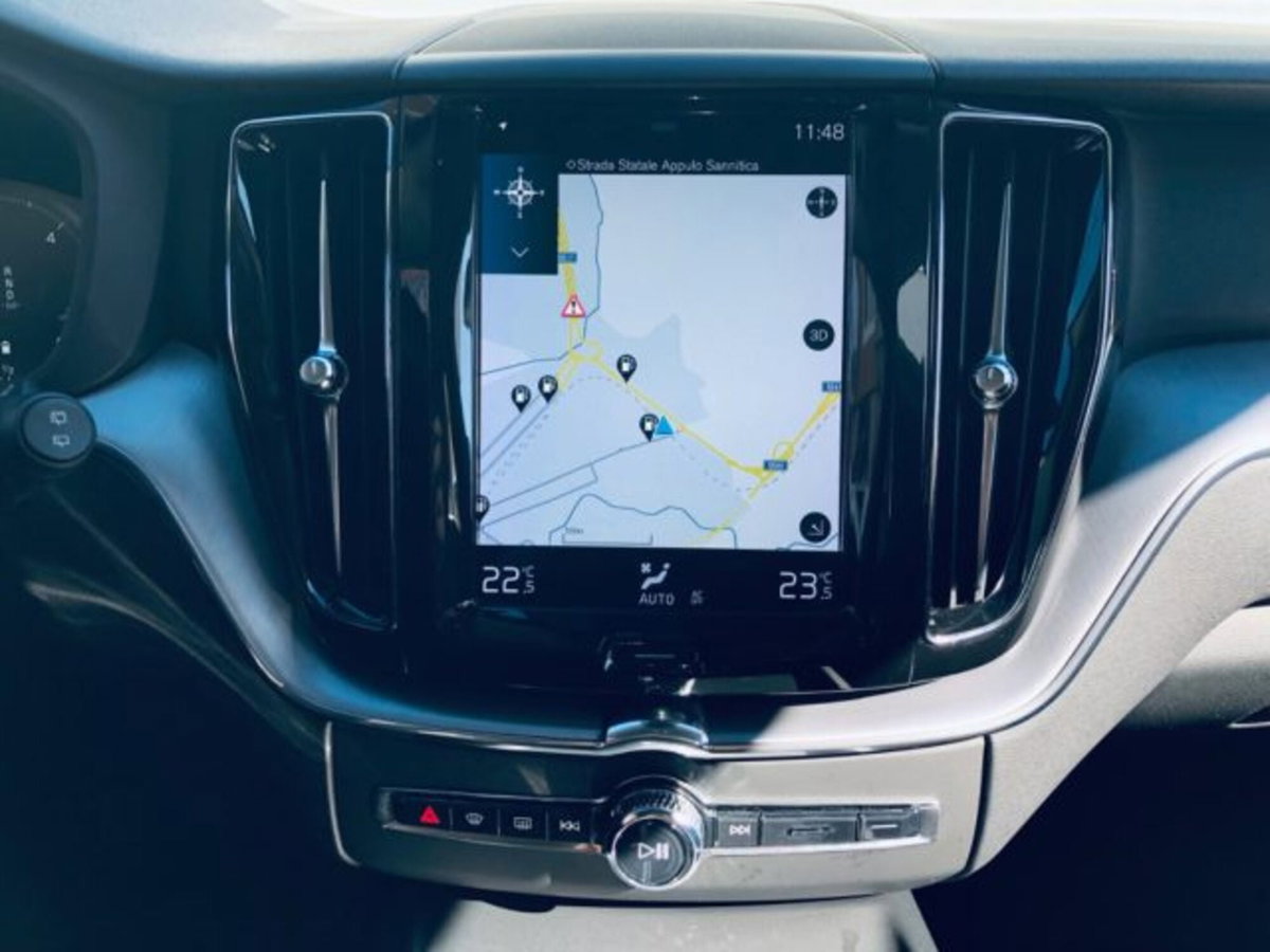 Volvo XC60 B4 (d) AWD Geartronic Momentum Pro (10)