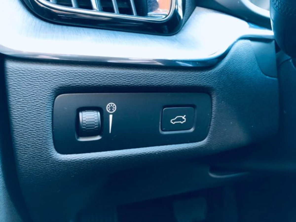 Volvo XC60 B4 (d) AWD Geartronic Momentum Pro (14)