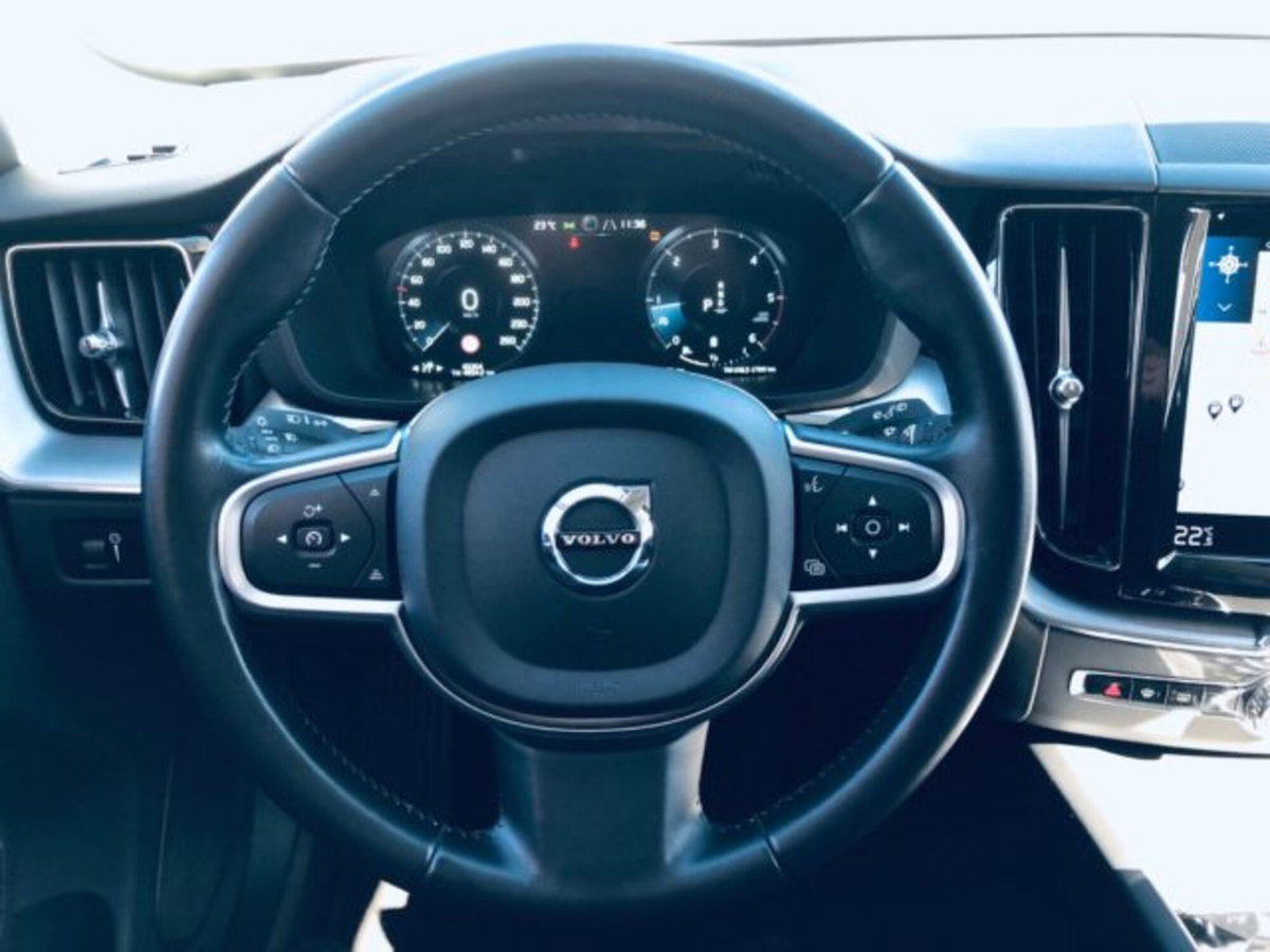 Volvo XC60 B4 (d) AWD Geartronic Momentum Pro (15)
